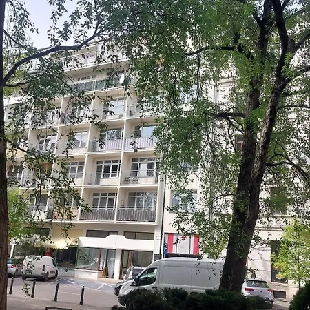 Apartament Downtown Elegant & Sunny Near Metro Station