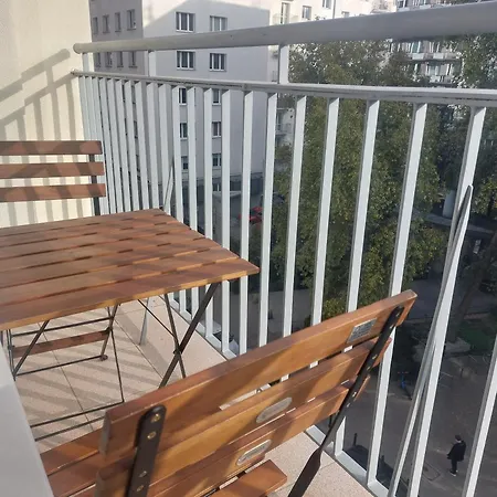 Downtown Elegant & Sunny Near Metro Station