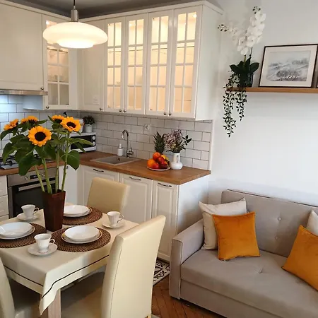 Apartment Downtown Elegant & Sunny Near Metro Station Warsaw
