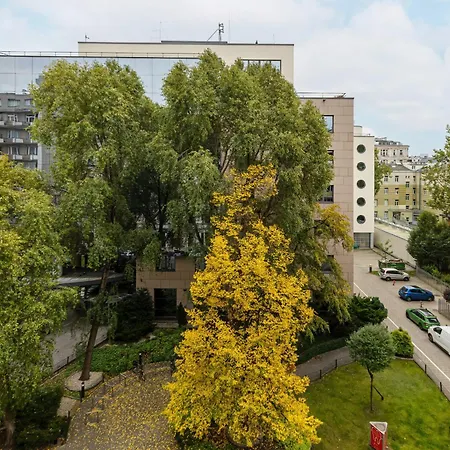 Downtown Elegant & Sunny Near Metro Station Apartament *