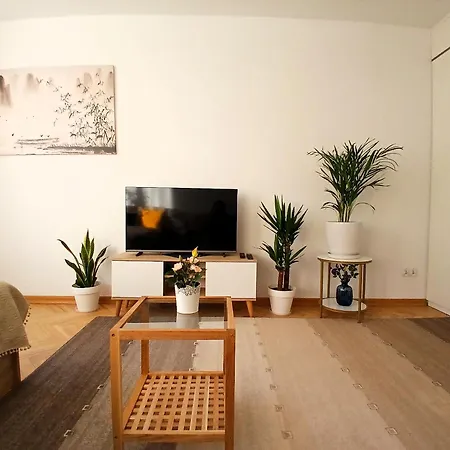 Downtown Elegant & Sunny Near Metro Station Apartament *