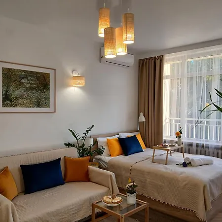 Downtown Elegant & Sunny Near Metro Station Apartment *