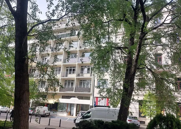 Apartament Downtown Elegant & Sunny Near Metro Station