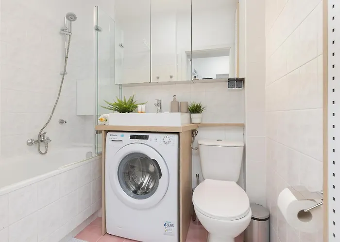 Apartament Downtown Elegant & Sunny Near Metro Station