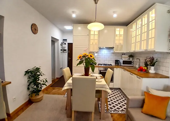 Downtown Elegant & Sunny Near Metro Station *