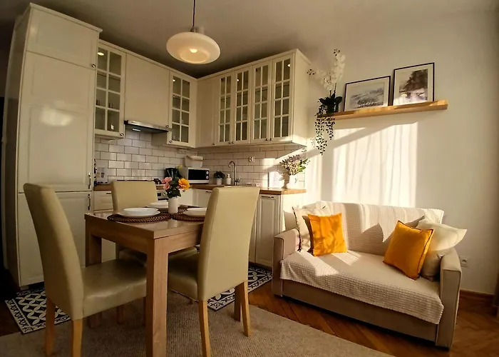 Downtown Elegant & Sunny Near Metro Station * Warszawa