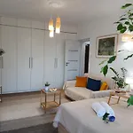 Downtown Elegant & Sunny Near Metro Station *