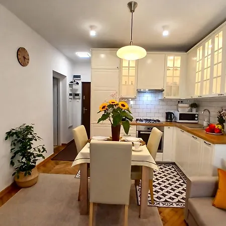 Downtown Elegant & Sunny Near Metro Station *